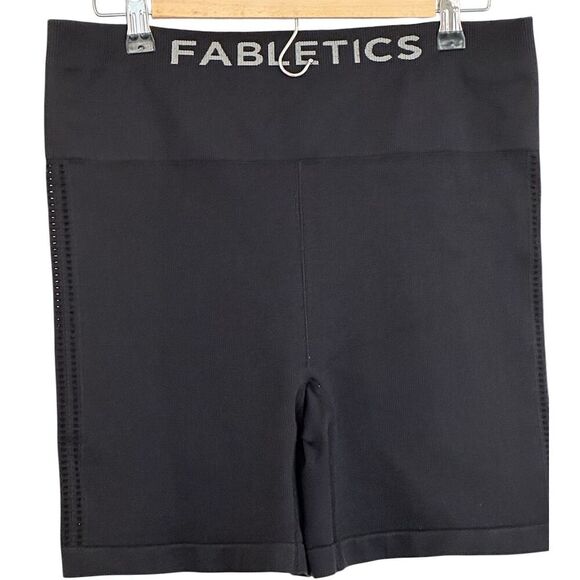 Fabletics Women's High-Waisted Black Workout Shorts Size M NWOT - Picture 1 of 4